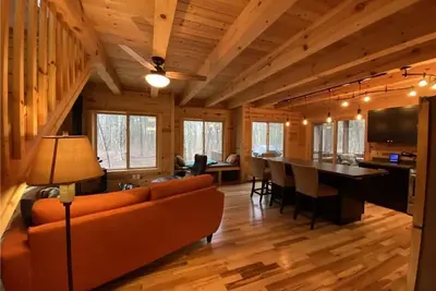 Image de Quiet Sports Oasis-Wooded & Private
