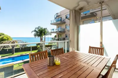 Appartement avec piscine et parking vue mer