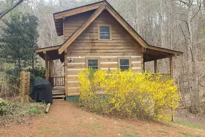 Porch Swing, Jacuzzi Tub, Wi-Fi, Dogs ok, near Np