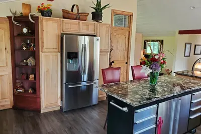 Image de Spacious one bedroom plus Bungalow off O'Keefe Creek