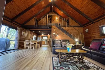 Image de Log Cabin in the Woods Resort. Fast WiFi; Pools access; Hiking, fishing & more