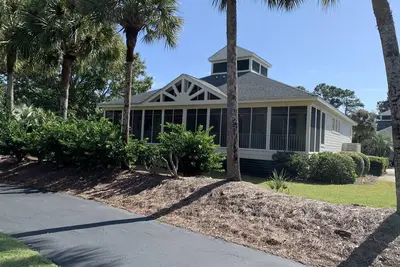 Image de Lakeside Villa 63a located in Litchfield by the Sea Community