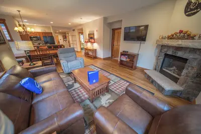 Image de Updated Townhome, Walk to Slopes, Private Balcony