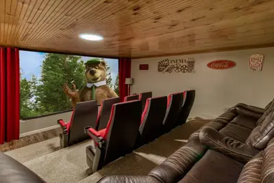 Image de Fun & Games by HoneyBearCabins 2/1 Sleeps 7