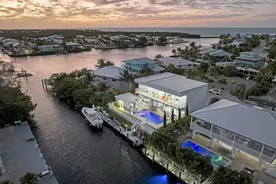 Perla Blanca 4 Bed 5 Bath kayaks pool boat dock