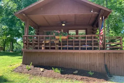 Image de Log Cabin 4 at Osborn Boat Ramp on Patoka Lake