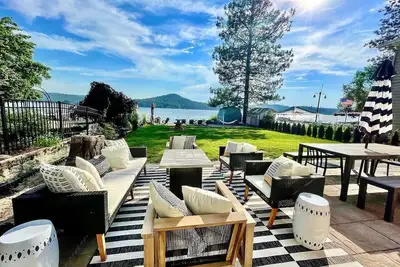 Image de From Sunrise to Sunset - Escape to Loon Lake, Brand-New Stunning Home. Sleeps 12