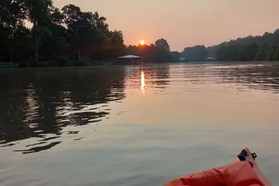 Image de Lake Front, Kayaks, Fishing and boat dock!