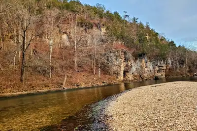 Image de Secluded Cabin on Current River Waterfront