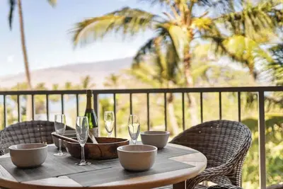 Image de Remodeled BeachFront 2bd Whale Watching-Menehune Shores 402