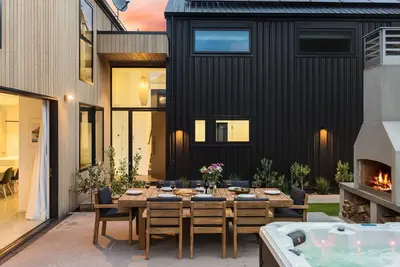 Image de The Gold Mine | Arrowtown | Hot Tub | Fire place