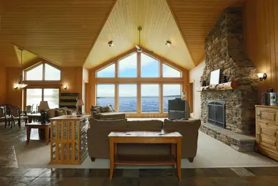 Image de Luxury Lakefront Cabin on Falcon Lake