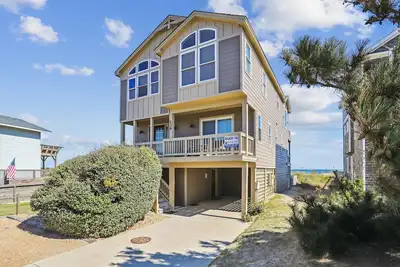 Oceanfront, Private Pool, Hot Tub, Pool table, Theatre Room, Elevator!