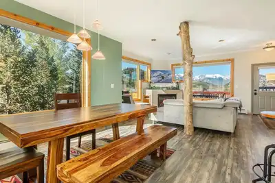Lake Ridge at Lake Dillon: Lake and Mountain Views, Hot Tub, Walk to Dining, Central to Ski Resorts