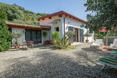 Image de Casa di Martina avec vue sur mer, piscine, jardin, terrasse et grill. Animaux admis