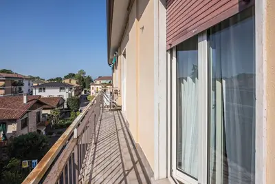 Image de Appartamento Gemini 2 sur le lac de Garde avec climatisation, Wi-Fi et balcon