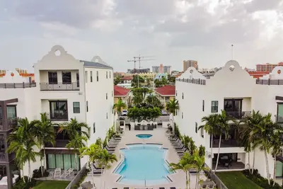 Image de Waterfront Coastal Bliss at Brightwater w/ Heated Pool and Game Room! Walk to th