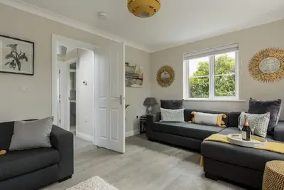 Image de Stylish Town House - Central, Detached, Parking, Garden