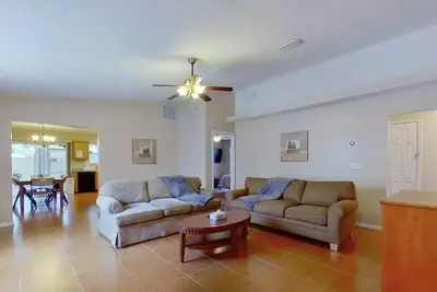 Image de ~Beds Galore & More_Sleeps 8_15Mins to Stadium~