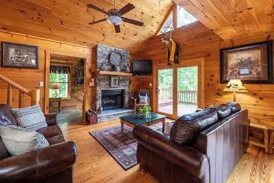 Image de Perfect location for your family vacation. Amazing Family Cabin overlooking Lake Nantahala