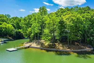 Private Peninsula on Lake Norman Pet Friendly!