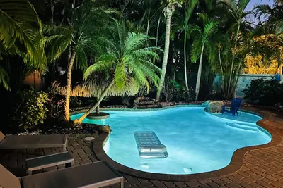 Image de Anna Maria Island! All New Remodeled Private Heated Pool + Walk to the Beach! 🌞