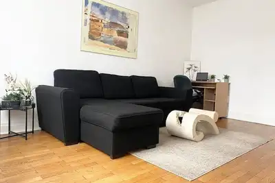 Image de Grand T2 lumineux pied du métro et centre de Lyon