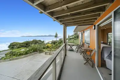 Image de Rippling Waves Lookout - Raumati South Home