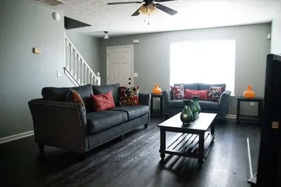 Image de Serene Family Retreat |♛Royal Beds, Fireplace, Pkg