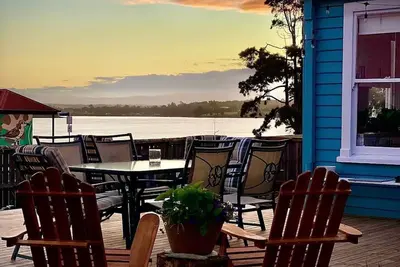 Image de Lux. Waterfront Cottage, Amazing Water Views /Fire Pit /Central/5km-Mtb & Beach