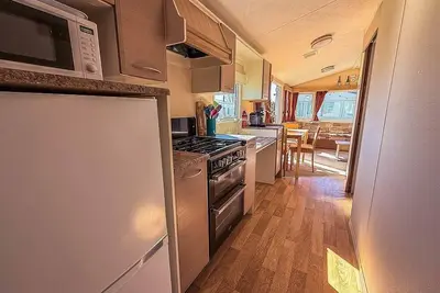 Image de 6 berth caravan with free WiFi for hire in Suffolk ref 68073bs