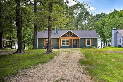 Image de Charming Lake Fork Cottage w/ Screened-In Porch!