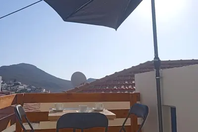 Image de perfect view sea from balcon. smell fresh fish of greek tavern!