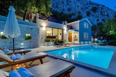 Image de Villa Falcon House, 3-bedroom villa with heated 36 sqm pool, Jacuzzi, Finnish sauna