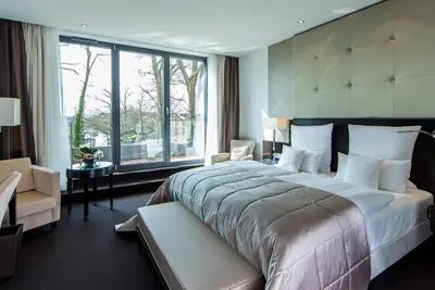 Image de Parkresidenz Deluxe Zimmer mit Balkon - Relais & Châteaux Hotel Burg Schwarzenstein