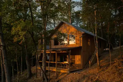 Image de Enjoy Mtn/River Views from Osprey Cabin, porch fireplace, 500ft river frontage