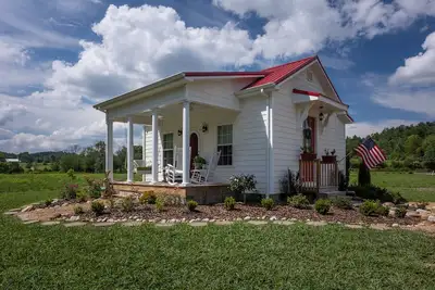 Image de River Rose Cottage, 400ft S. Holston River frontage perfect for couples/anglers