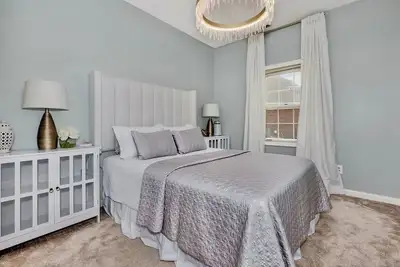 Image de Private In-law suite in upscale neighborhood