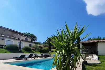 Image de Gîte ''Les Vignes'', heated swimming pool, breathtaking view at the foot of Mt Ventoux