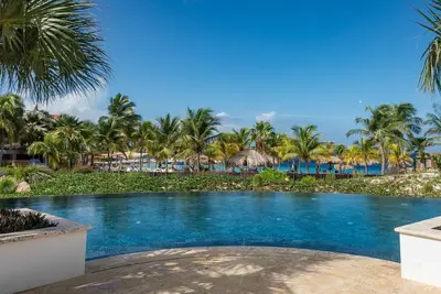 Image de The Pearl of Blue Bay breathtaking views. Check it out for your family!