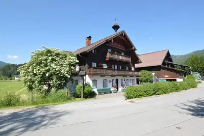 Image de Appartement étonnamment spacieux dans une ferme authentique