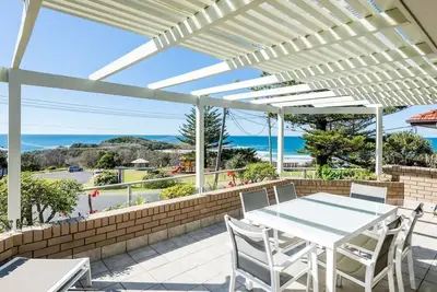 Image de Location+++ Ocean & headland views. Wifi, gifts, linen, 3 bed, 2 bath & parking!