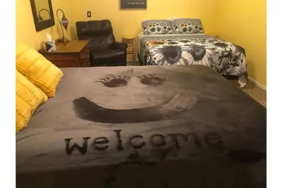 Image de Cozy spacious lower level