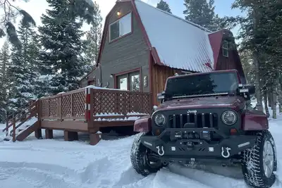 Image de Charming Blue Farmhouse Cabin