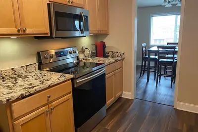 Image de Fully Remodeled, . 08miles to Campus in Gated Community 2Bdrm/ I Bath