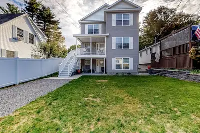 New home 3 blocks to Long Sands Beach with alfresco living