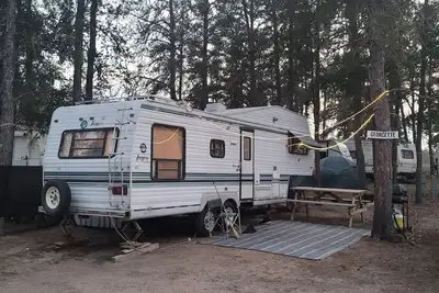 Image de Cozy Classic Camping Adventure