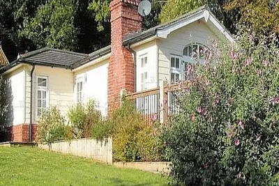The Railway Cottage - Quality Self Contained Cottage Style Accommodation