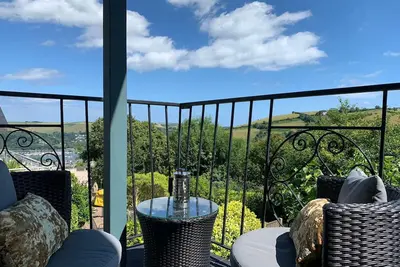 Image de Wow newly renovated 3 bedrooms, 3 baths, hot tub & panoramic views and parking