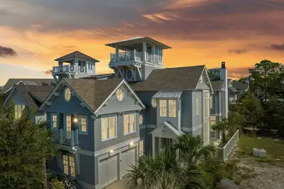 Image de Beach Bear Cottage - Watersound, Gulf Views, Private Pool, Bikes, & Golf Cart